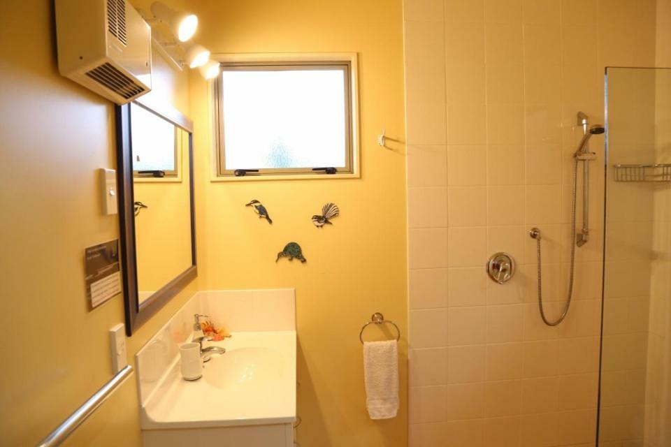 Gems Seaside Lodge อาฮิพารา ภายนอก รูปภาพ